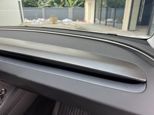 Lade das Bild in den Galerie-Viewer, FLG Tesla Model 3 Highland Carbon Fiber Armaturenbrett Ersatz 2023 +