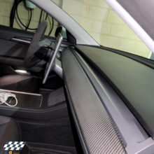 Lade das Bild in den Galerie-Viewer, FLG Tesla Model 3/Y Carbon Fiber Matt Ersatz Armaturenbrett/Dashboard und Türverkleidung 2020-2022 (Lieferzeit 5-7 Tage)