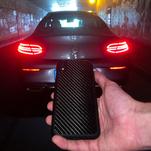 Lade das Bild in den Galerie-Viewer, FLG Carbon Fiber Hülle iPhone
