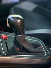 Lade das Bild in den Galerie-Viewer, FLG Carbon Wahlhebel Schaltknauf Seat /Skoda /VW Golf GTI R (Lieferzeit 5-7 Tage)