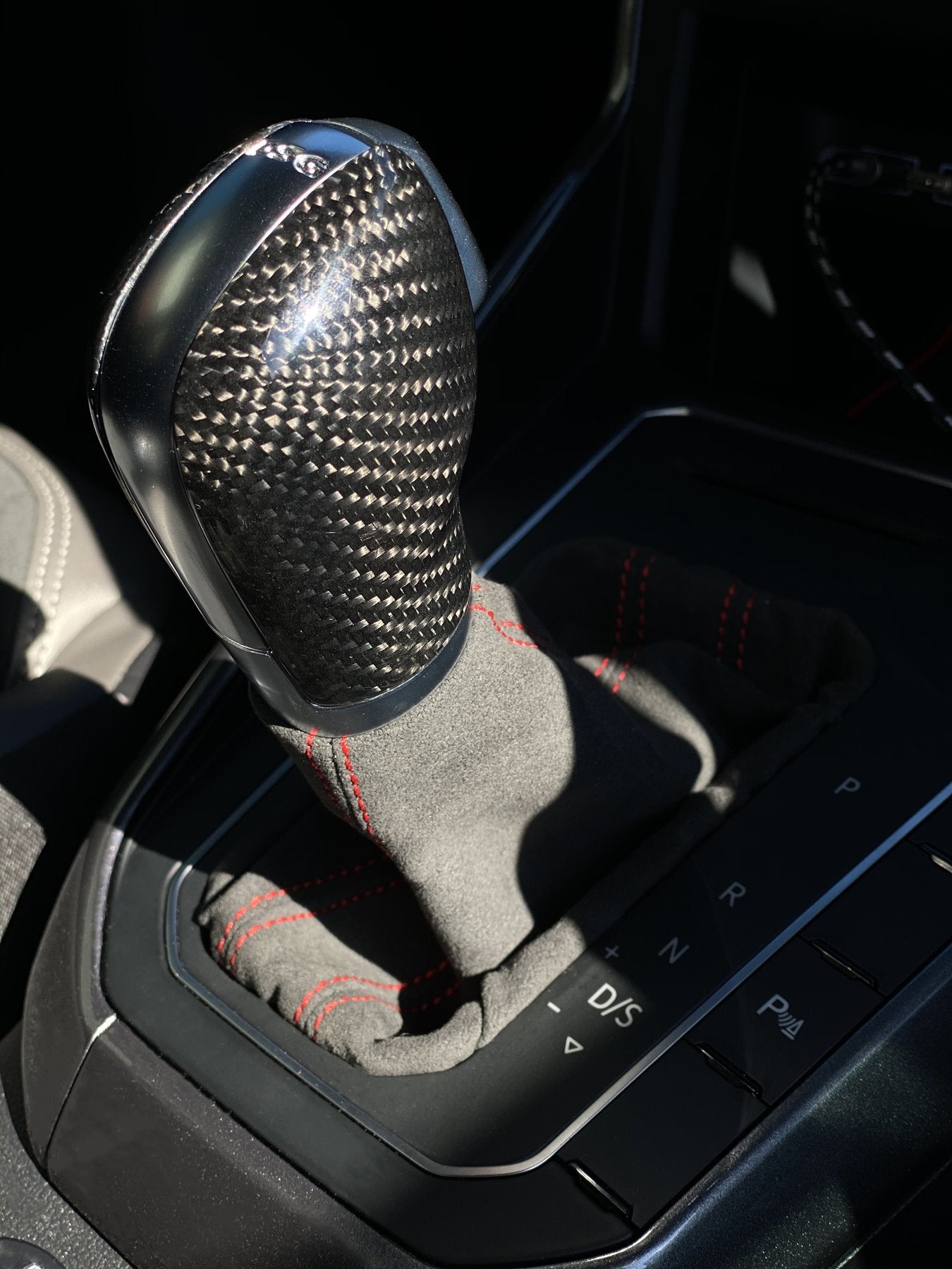 FLG Carbon Wahlhebel Schaltknauf Seat /Skoda /VW Golf GTI R (Lieferzei –  FinishLineGermany